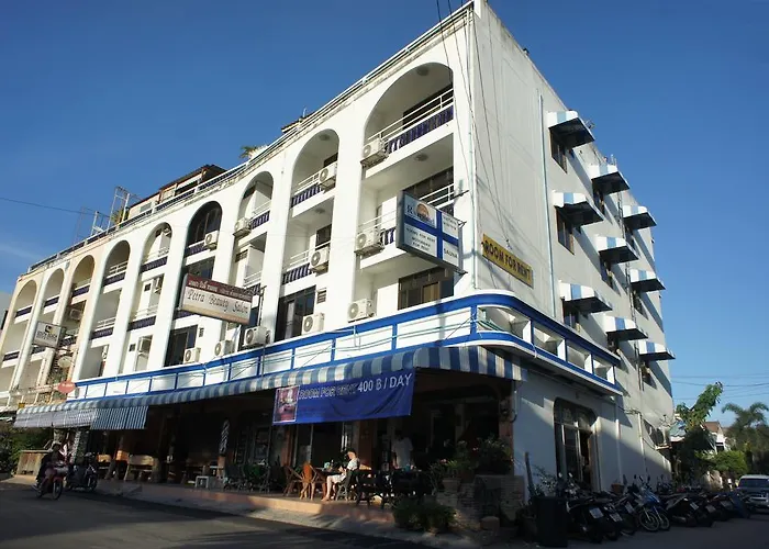 River Hotel